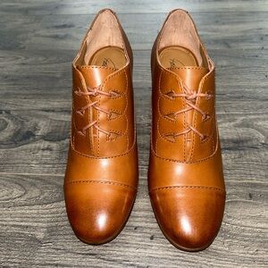 NEW!!  Patricia Nash Lt. Brown Leather Shooties